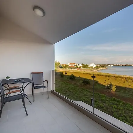 Beachfront 2 Bedroom With Jacuzzy And Private Parking - Sgb2 普利拉卡