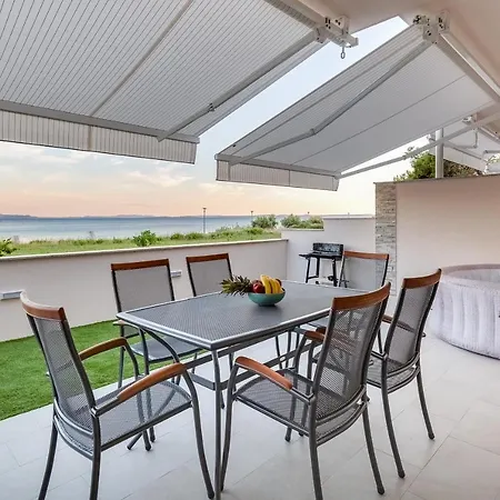 Beachfront 2 Bedroom With Jacuzzy And Private Parking - Sgb2 别墅 普利拉卡