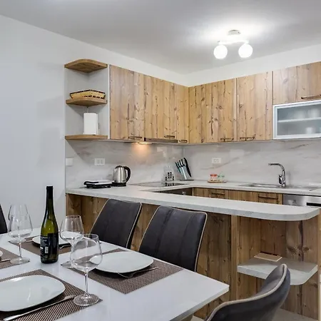 Beachfront 2 Bedroom With Jacuzzy And Private Parking - Sgb2 别墅 *